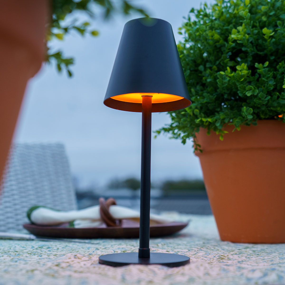 4-in-1 Indoor/Outdoor Bug Deterrent Lamp