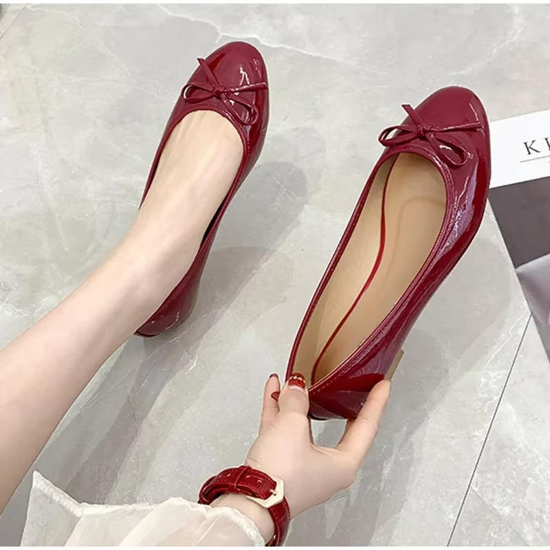 Womens Ballet Flats with Arch Support and Cushioned Insole, Slip-On Design