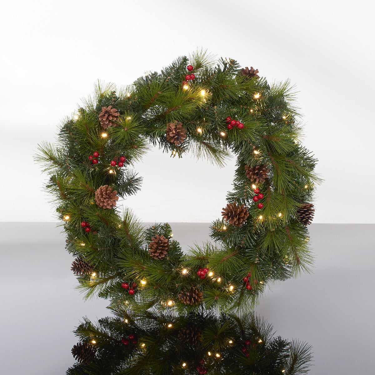 30'' Cordless Pre-Lit Indoor/Outdoor Wreath