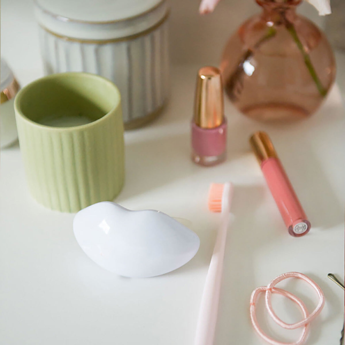 World's First At-Home Professional LED Lip Therapy Device