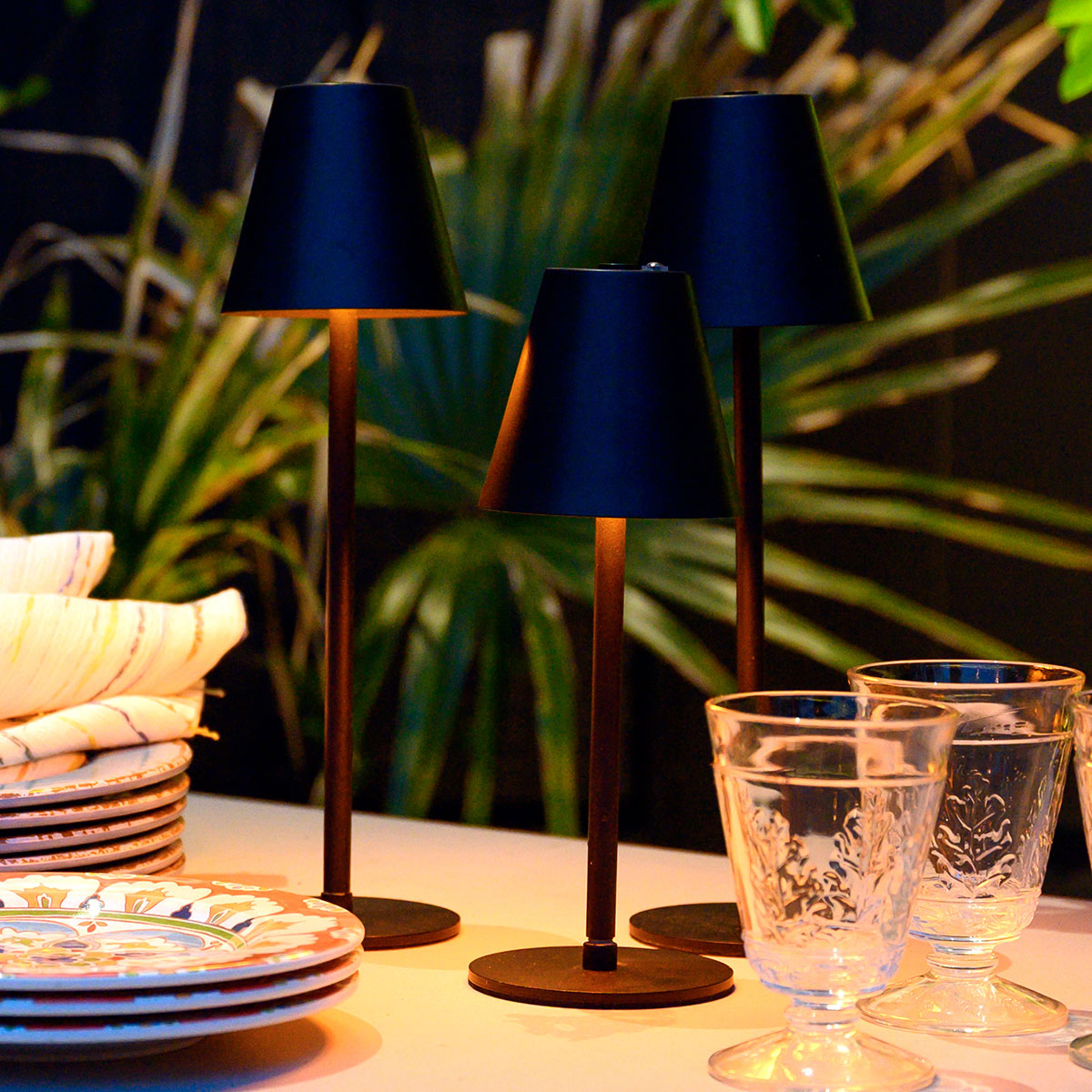 4-in-1 Indoor/Outdoor Bug Deterrent Lamp
